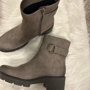 Black Leather Combat Boots with Rugged Sole and Lace-Up Design